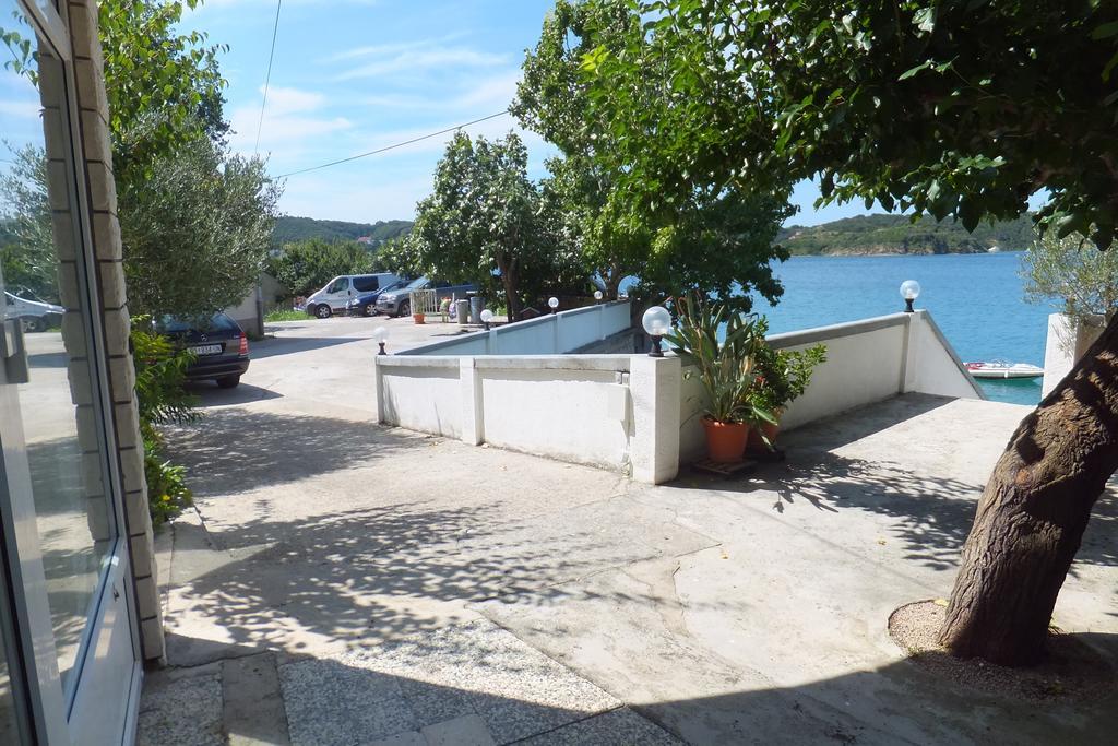 Apartments Justic Supetarska Draga Exterior foto